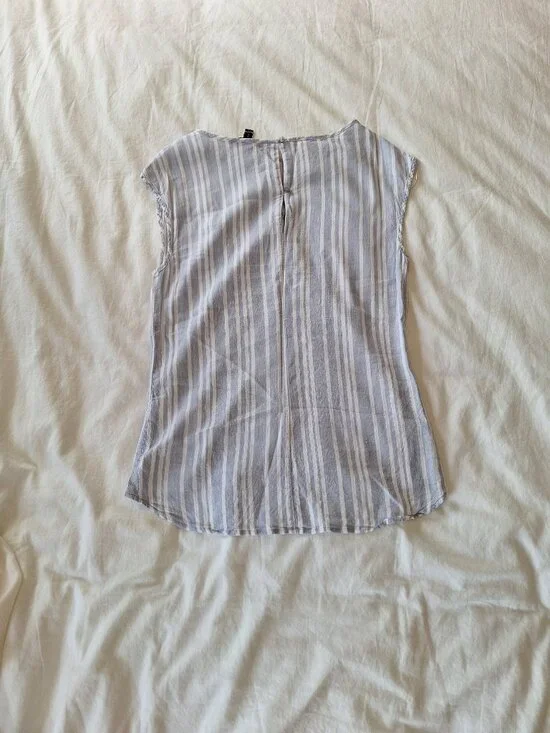 Banana republic beachy blue and white striped shirt - Picture 3 of 3